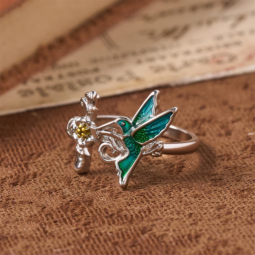 Christianartworkshop Anillo de colibrí con cruz floral de esmalte verde: emblema de la esperanza celestial vigilante. - image 3