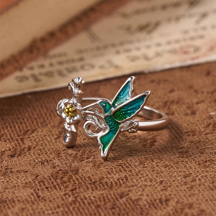 Christianartworkshop Anillo de colibrí con cruz floral de esmalte verde: emblema de la esperanza celestial vigilante. - image 3