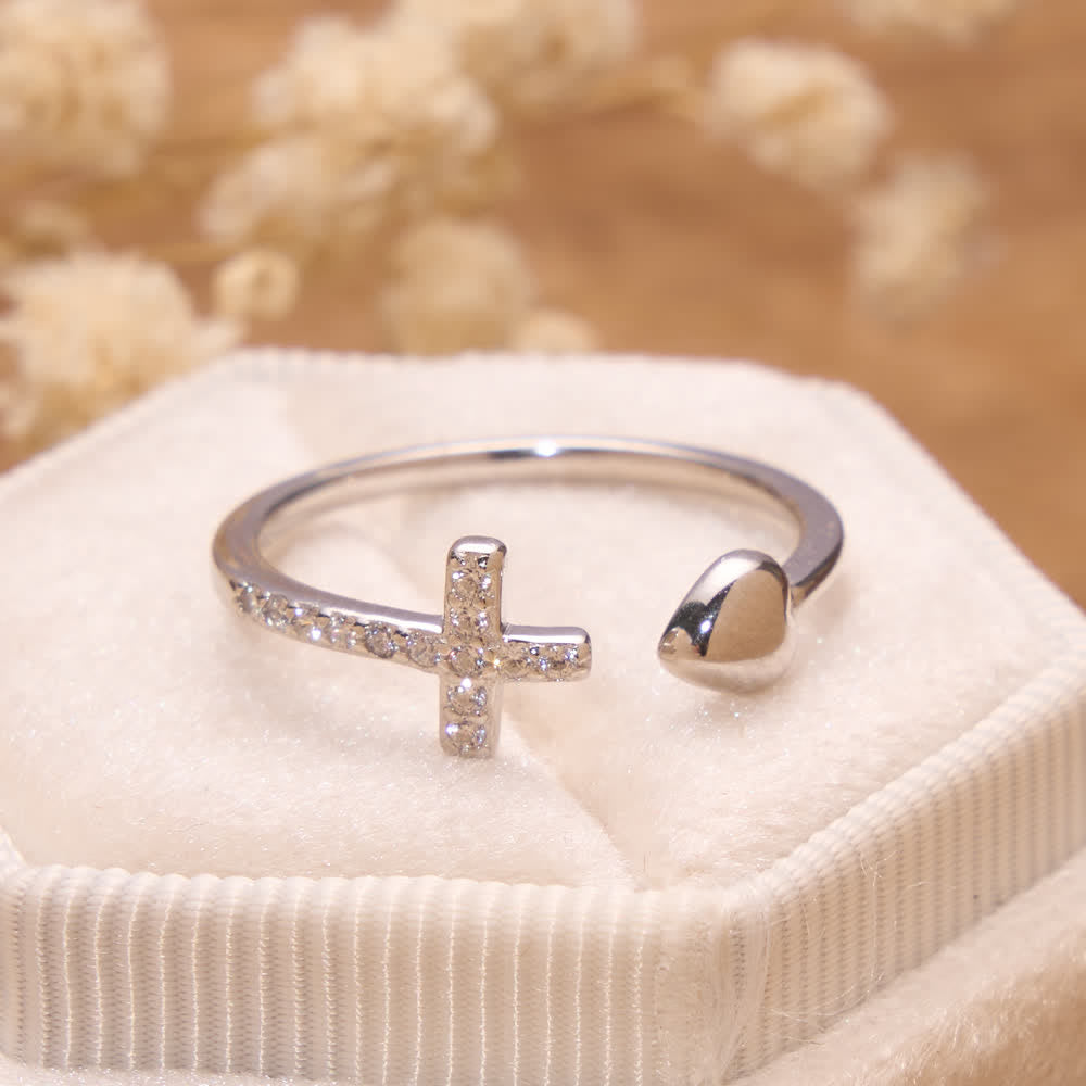 Christianartworkshop Anillo minimalista abierto con cruz de circonitas pavé y punta de corazón sólida: emblema de sincera devoción celestial. - image 1