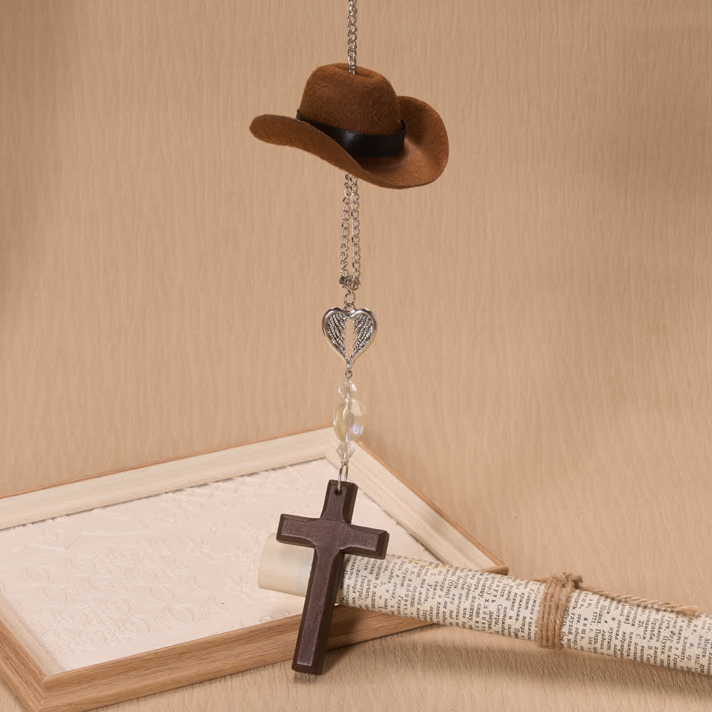 Christianartworkshop Colgante de madera con cruz y alas de ángel y sombrero de vaquero para coche: símbolo atemporal de fiel protección celestial. - image 1