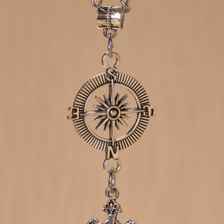 Christianartworkshop Colgante de madera con cruz y brújula en forma de sombrero de vaquero para coche: símbolo atemporal de guía celestial constante. - image 4