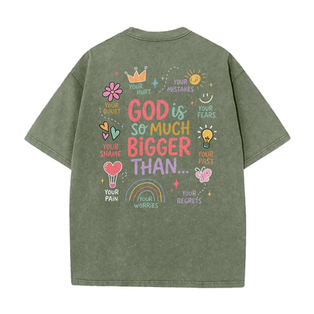 Christianartworkshop Dios es mucho más grande que la camiseta vintage lavada con estampado de garabatos multicolores - image 1