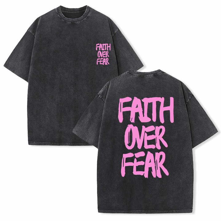 Christianartworkshop Camiseta de manga corta lavada de doble cara con estampado pequeño en la parte delantera y texto grande en la parte trasera. Fuente con pinceladas "Fe sobre el miedo". - Negro - 5XL - image 24