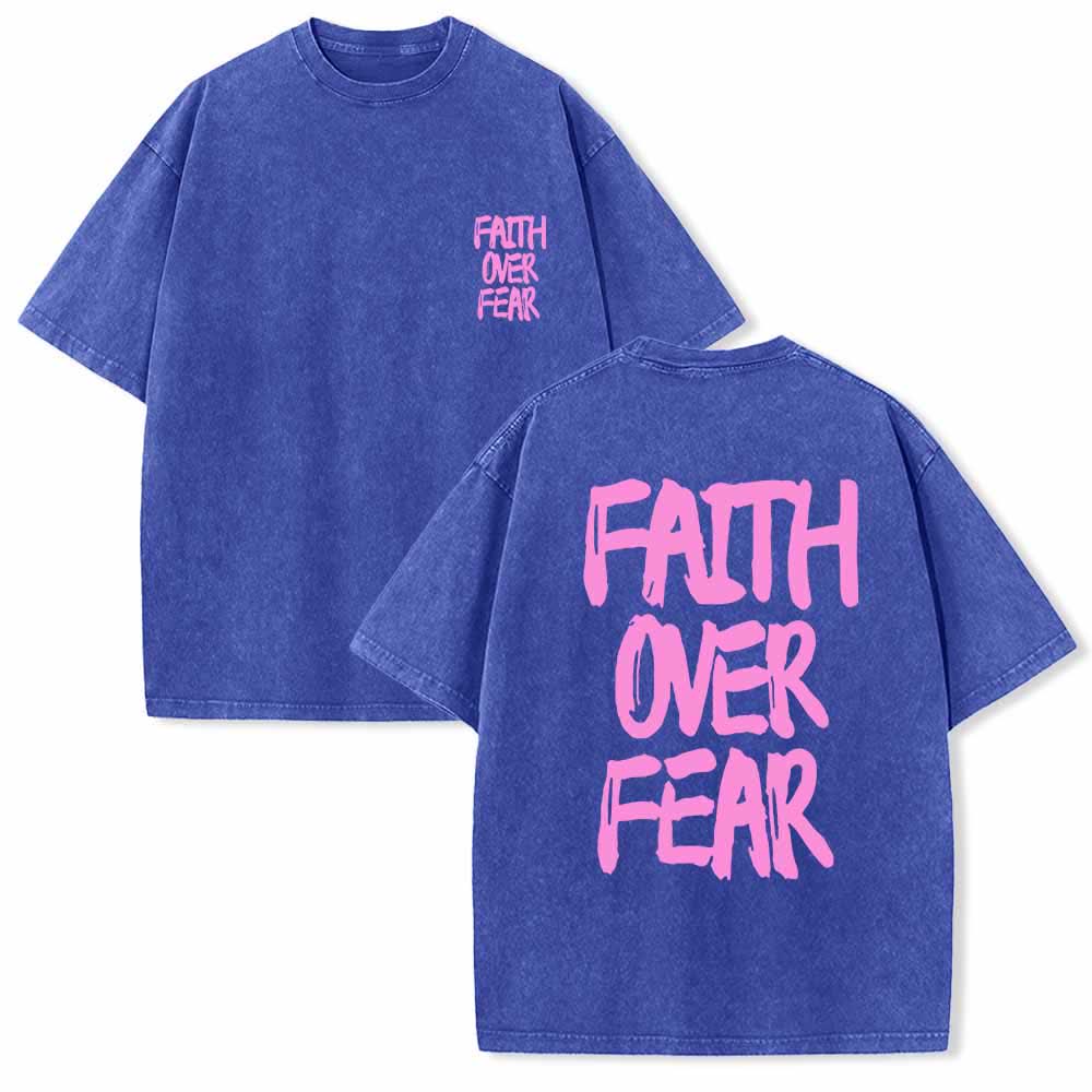 Christianartworkshop Camiseta de manga corta lavada de doble cara con estampado pequeño en la parte delantera y texto grande en la parte trasera. Fuente con pinceladas "Fe sobre el miedo". - Azul - 5XL - image 12