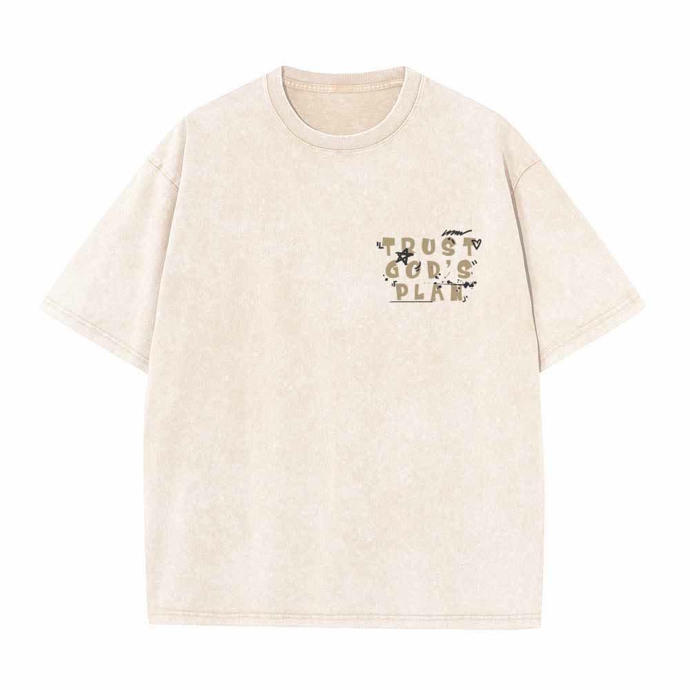 Christianartworkshop Camiseta de doble cara con estampado en grafiti "Confía en el plan de Dios" y texto grande en la parte delantera con la inscripción "Romanos 8:28". - image 8