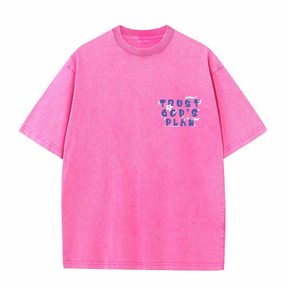 Christianartworkshop Camiseta de doble cara con estampado en grafiti "Confía en el plan de Dios" y texto grande en la parte delantera con la inscripción "Romanos 8:28". - image 14