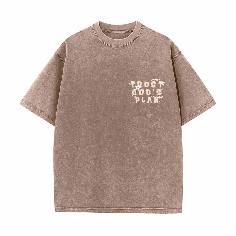 Christianartworkshop Camiseta de doble cara con estampado en grafiti "Confía en el plan de Dios" y texto grande en la parte delantera con la inscripción "Romanos 8:28". - image 23