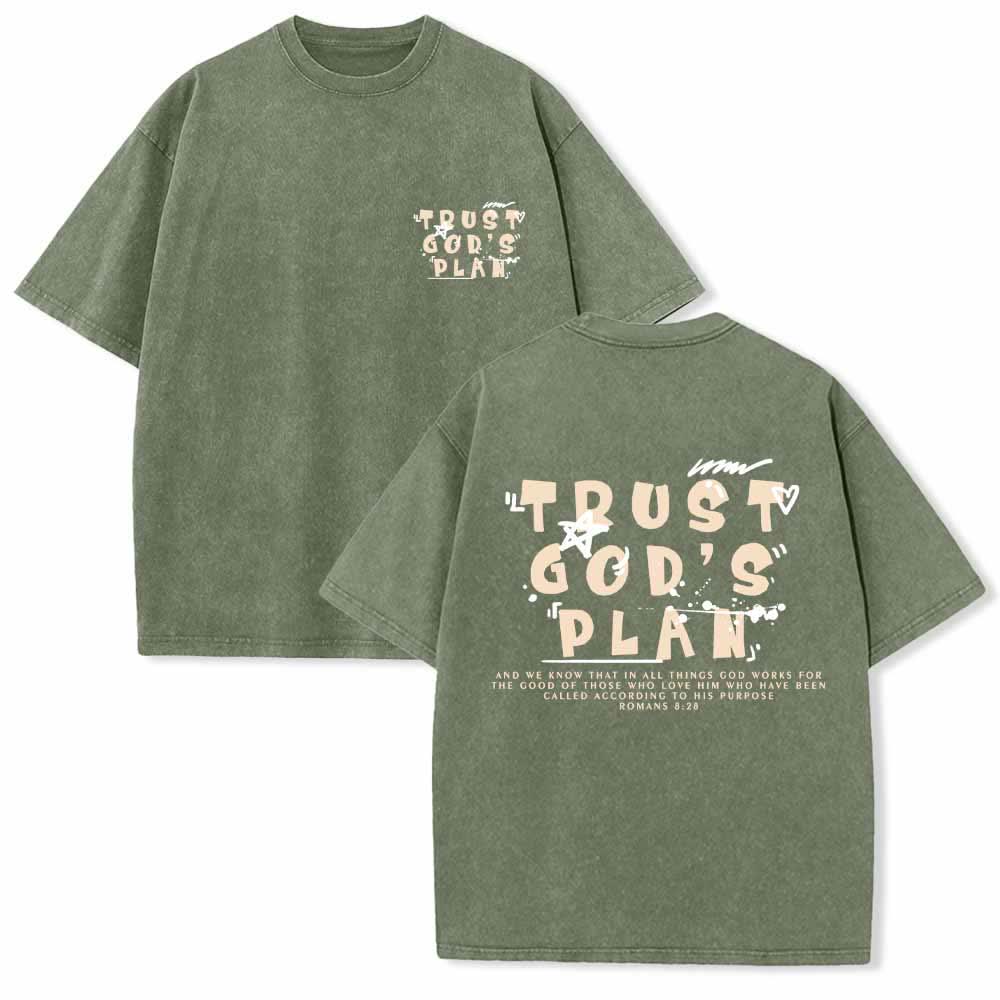 Christianartworkshop Camiseta de doble cara con estampado en grafiti "Confía en el plan de Dios" y texto grande en la parte delantera con la inscripción "Romanos 8:28". - Verde militar - 5XL - image 15