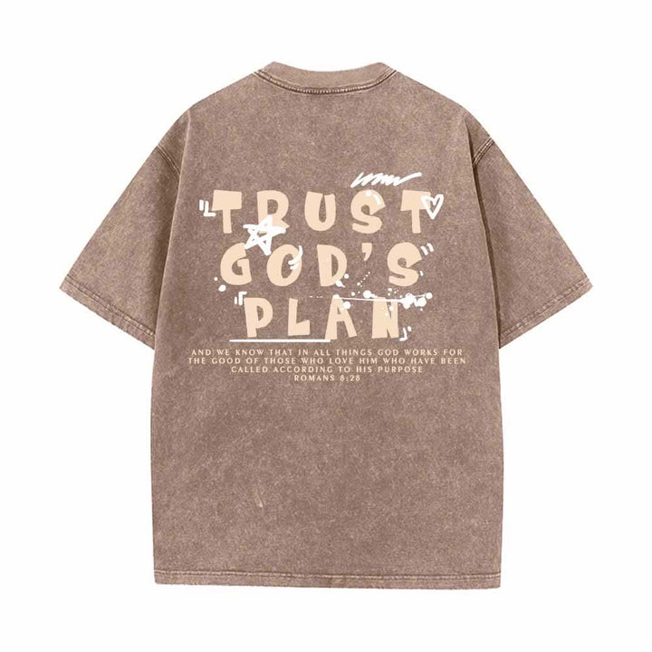 Christianartworkshop Camiseta de doble cara con estampado en grafiti "Confía en el plan de Dios" y texto grande en la parte delantera con la inscripción "Romanos 8:28". - image 22