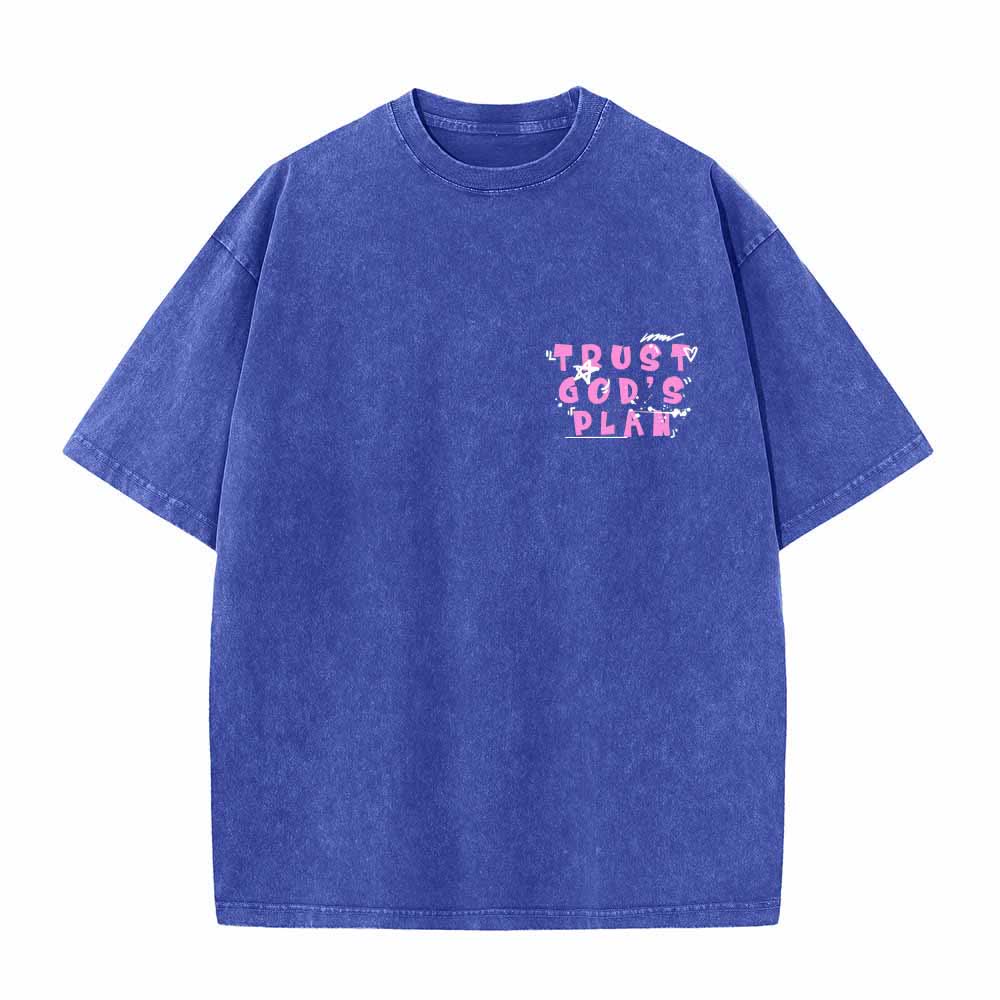 Christianartworkshop Camiseta de doble cara con estampado en grafiti "Confía en el plan de Dios" y texto grande en la parte delantera con la inscripción "Romanos 8:28". - image 20