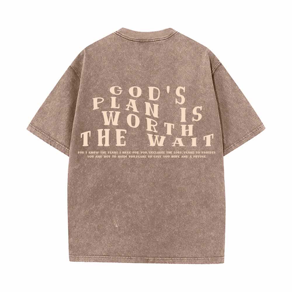 Christianartworkshop El plan de Dios vale la pena la espera. Mini pila de texto frontal. Arco trasero. Fuente grande. Camiseta lavada de doble cara. - image 1