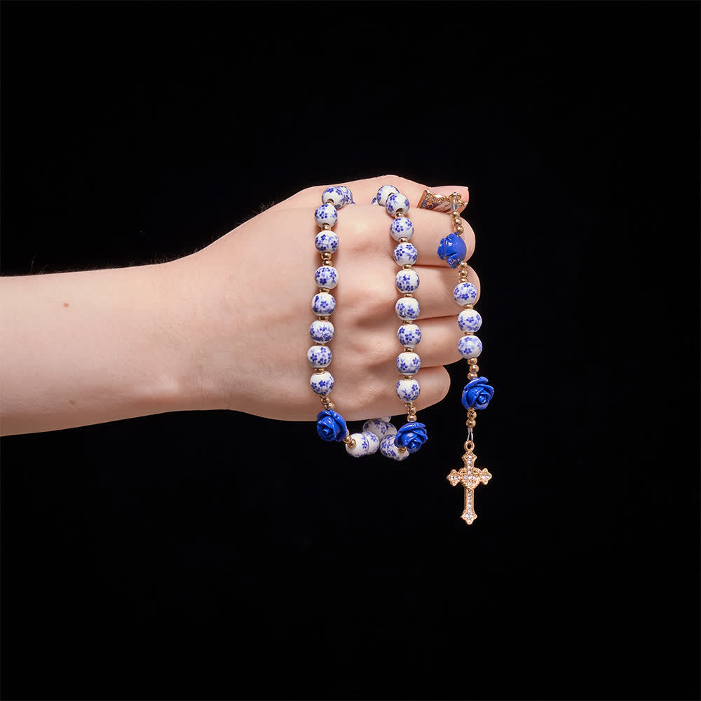 Christianartworkshop Rosario de cuentas de porcelana azul con adornos de rosas azules y medalla de Nuestra Señora de Aparecida. - image 1