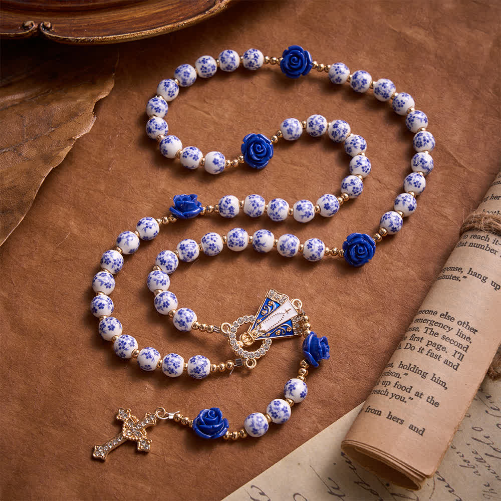 Christianartworkshop Rosario de cuentas de porcelana azul con adornos de rosas azules y medalla de Nuestra Señora de Aparecida. - image 3