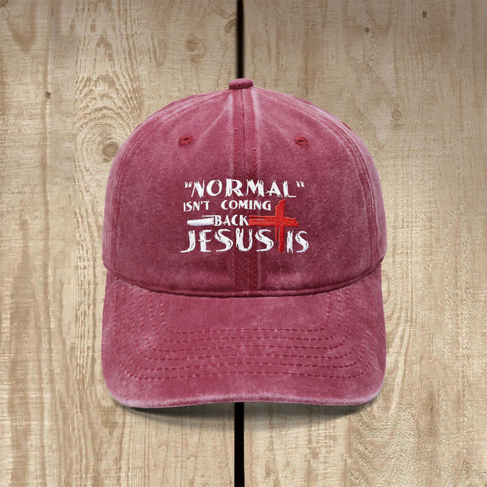 Christianartworkshop La normalidad no volverá. Jesús está en la cruz. Gorra clásica informal bordada con letras. - Vino - image 3
