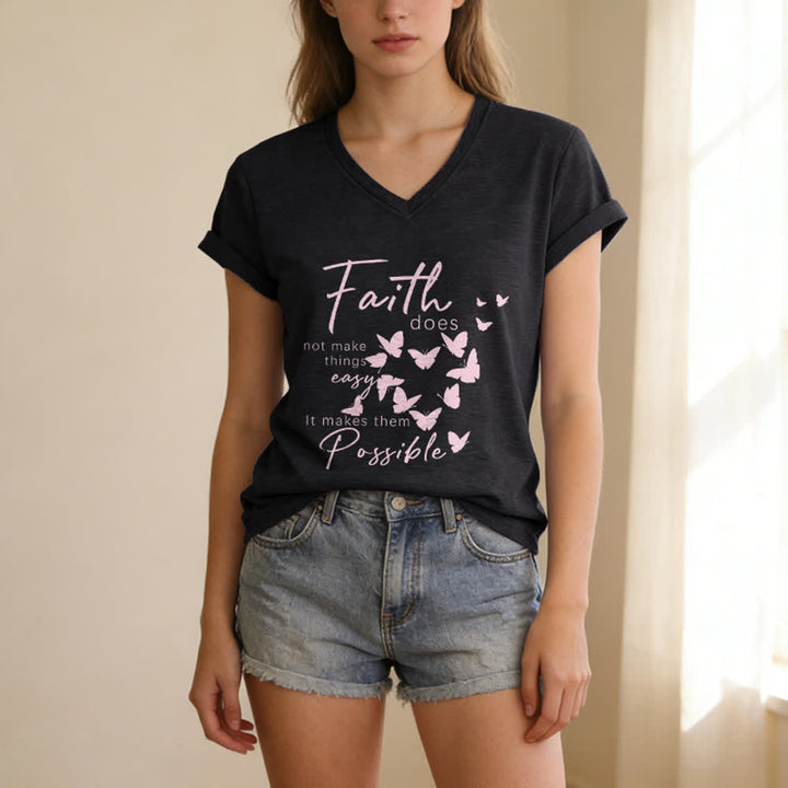 Christianartworkshop La fe no hace las cosas fáciles. Camiseta informal con cuello en V y estampado de mariposa. - image 13