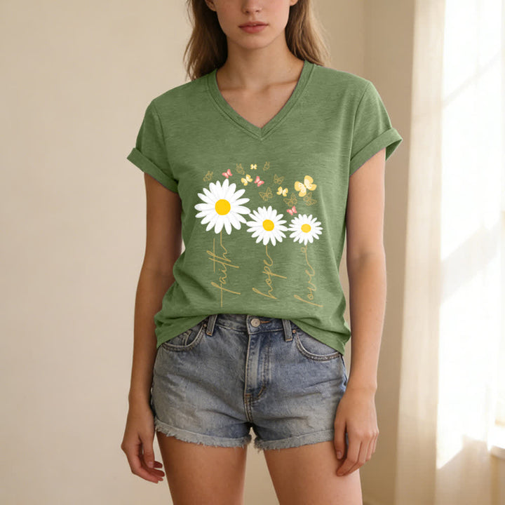 Christianartworkshop Camiseta informal con cuello en V y estampado floral de margaritas y mariposas "Fe, Esperanza, Amor". - image 9