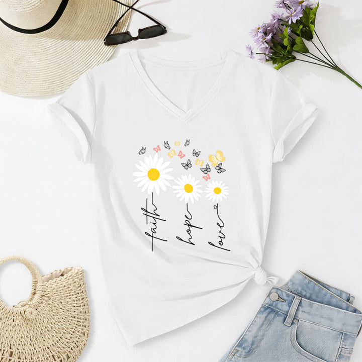 Christianartworkshop Camiseta informal con cuello en V y estampado floral de margaritas y mariposas "Fe, Esperanza, Amor". - Blanco - 2XL - image 4