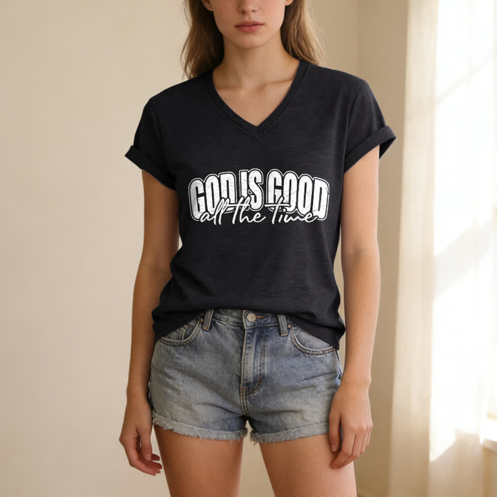 Christianartworkshop Camiseta informal con cuello en V y estampado de letras vintage "Dios es bueno todo el tiempo" - image 1