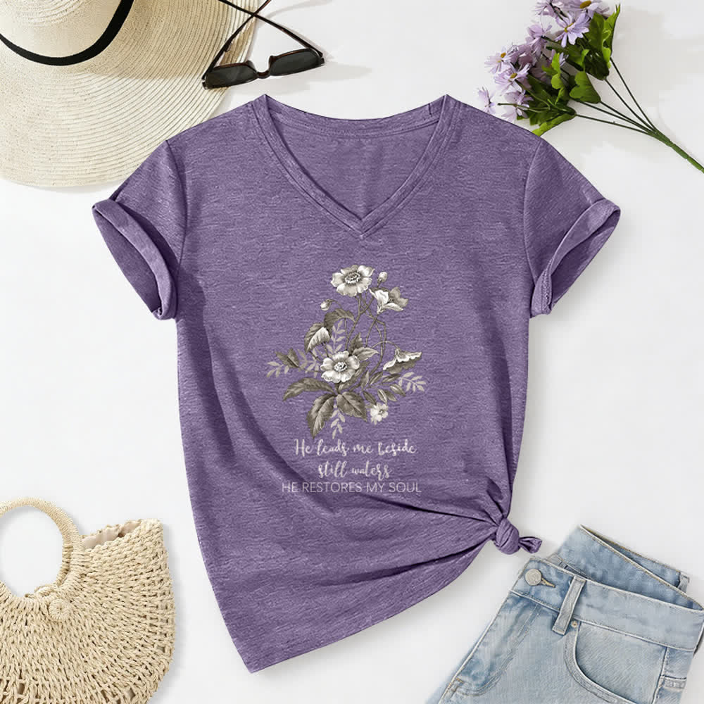 Christianartworkshop Camiseta informal con cuello en V y estampado floral "He Leads Me Beside Still Waters" - Púrpura - 2XL - image 18