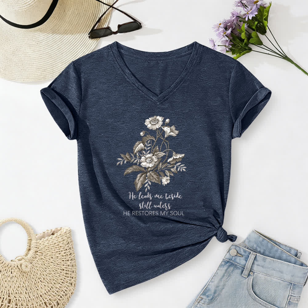 Christianartworkshop Camiseta informal con cuello en V y estampado floral "He Leads Me Beside Still Waters" - Azul marino - 2XL - image 10
