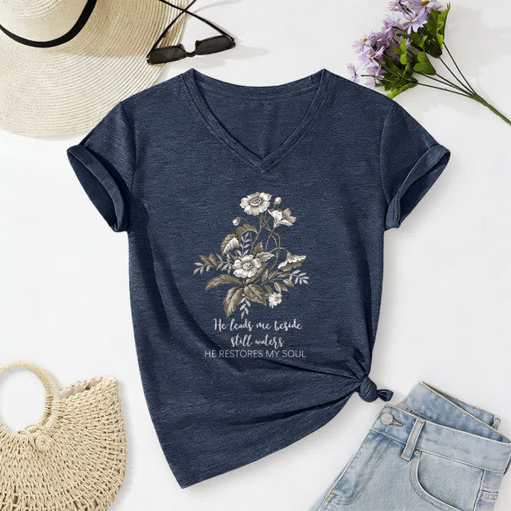 Christianartworkshop Camiseta informal con cuello en V y estampado floral "He Leads Me Beside Still Waters" - Azul marino - 2XL - image 10