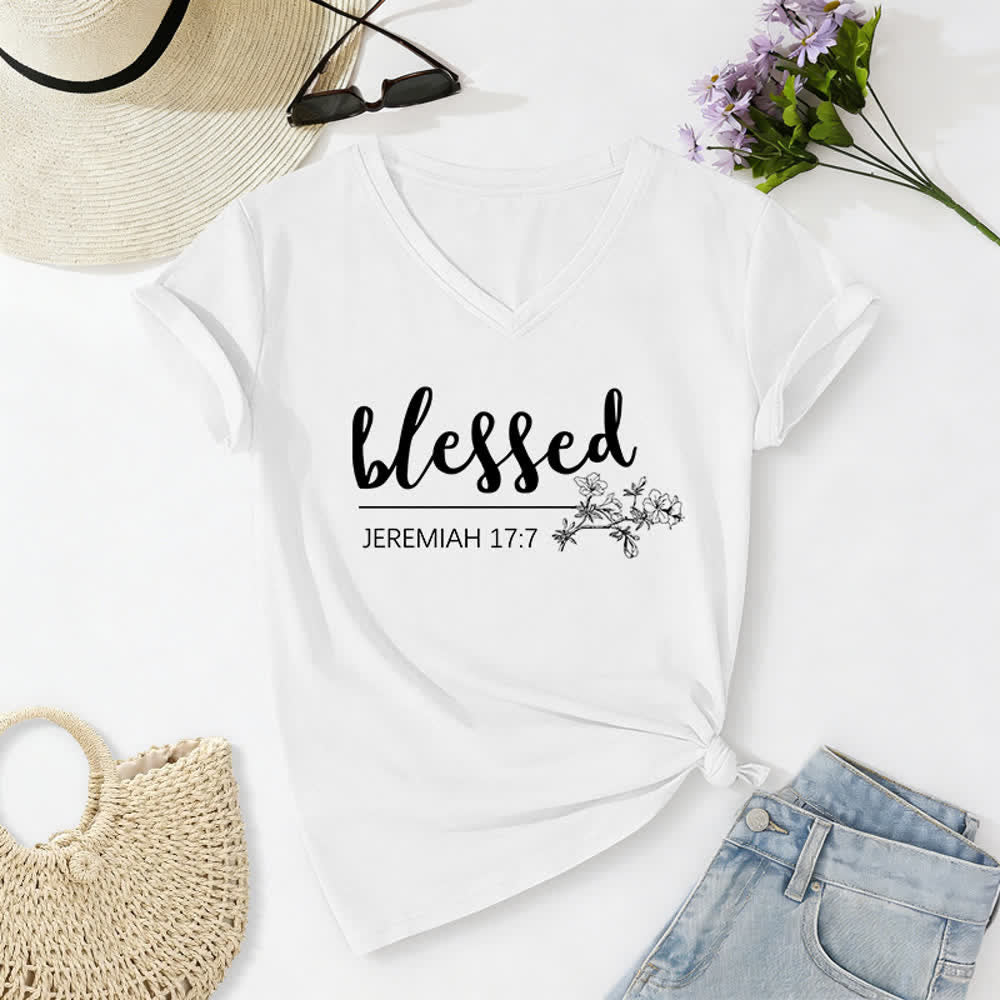 Christianartworkshop Bendito Jeremías 17:7 Camiseta de mujer azul marino con cuello en V y estampado floral - Blanco - 2XL - image 4