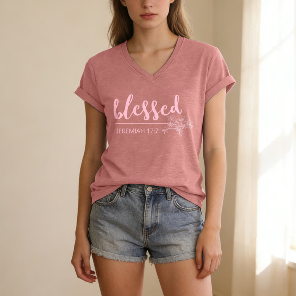 Christianartworkshop Bendito Jeremías 17:7 Camiseta de mujer azul marino con cuello en V y estampado floral - image 19