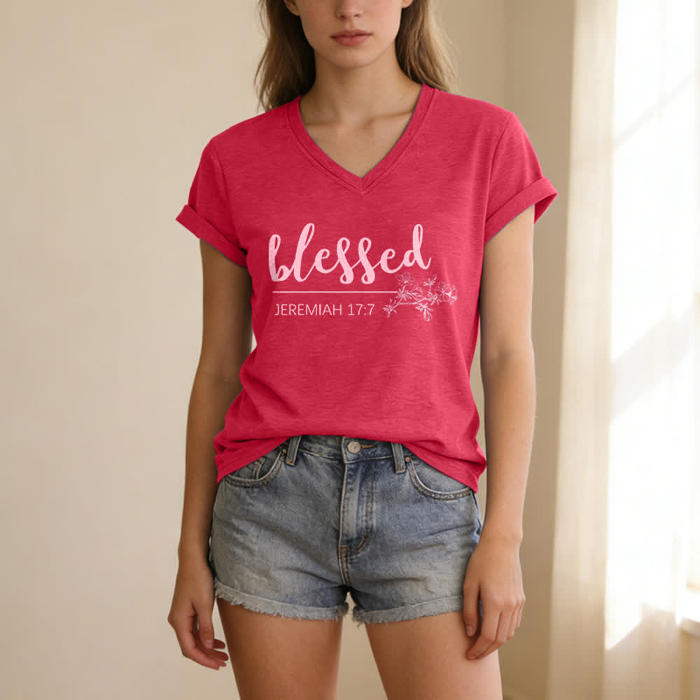 Christianartworkshop Bendito Jeremías 17:7 Camiseta de mujer azul marino con cuello en V y estampado floral - Rosa - 2XL - image 15