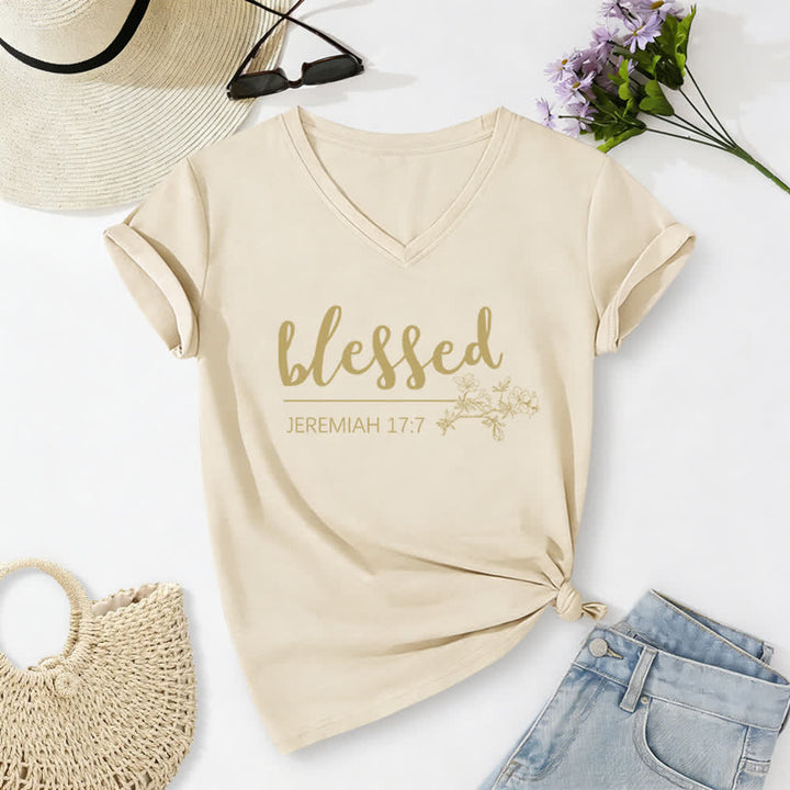 Christianartworkshop Bendito Jeremías 17:7 Camiseta de mujer azul marino con cuello en V y estampado floral - Beige - 2XL - image 2