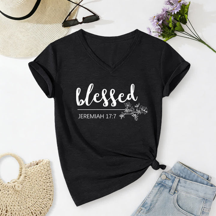 Christianartworkshop Bendito Jeremías 17:7 Camiseta de mujer azul marino con cuello en V y estampado floral - Negro - 2XL - image 12