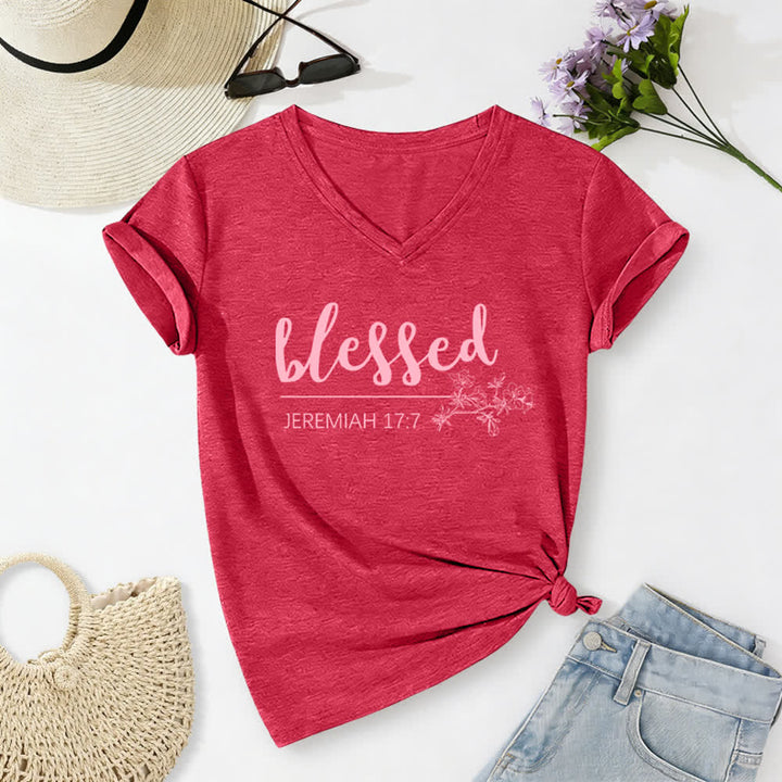 Christianartworkshop Bendito Jeremías 17:7 Camiseta de mujer azul marino con cuello en V y estampado floral - Rojo - 2XL - image 14