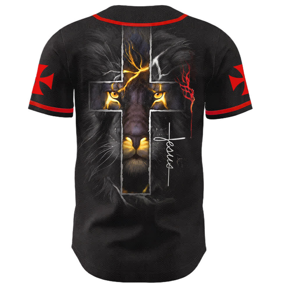 Camiseta de béisbol unisex con la imagen de Jesús, el león de Judá, con 3 clavos y 1 cruz, de Christianartworkshop. - image 2