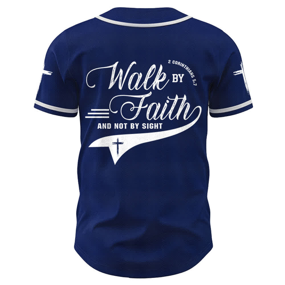 Christianartworkshop 2 Corintios 5:7 “Andad por fe y no por vista” Camiseta de béisbol con la frase de la cruz - image 2