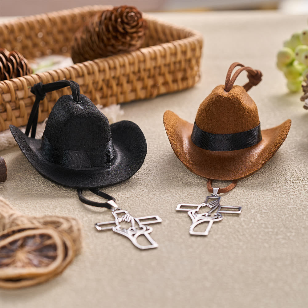 Christianartworkshop Mini sombrero de vaquero, manos rezando y colgante para coche con cruz: símbolo de paz y gracia en los viajes. - image 2