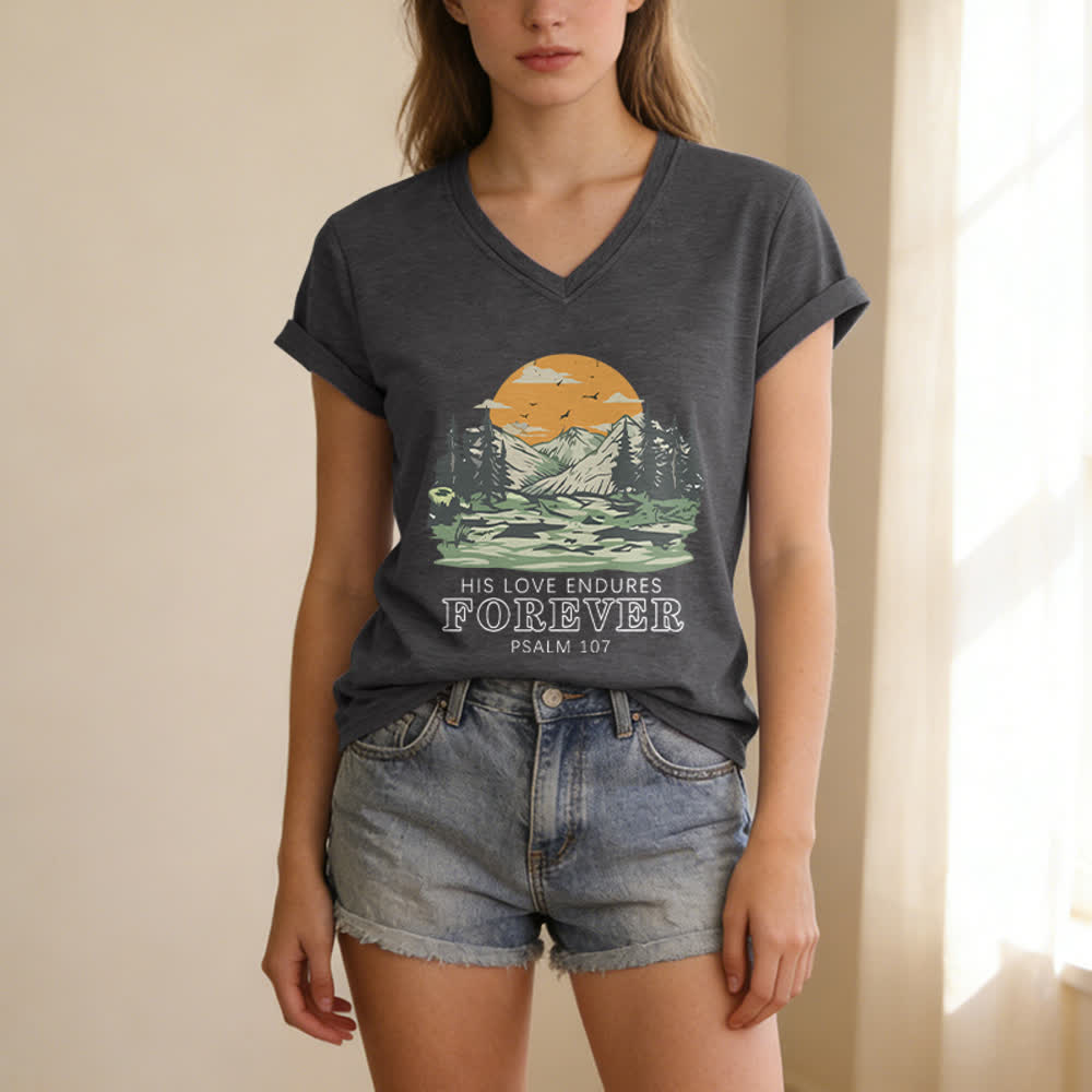 Christianartworkshop Su amor perdura para siempre. Salmo 107. Camiseta informal con cuello en V y estampado de paisaje de montaña. - image 1
