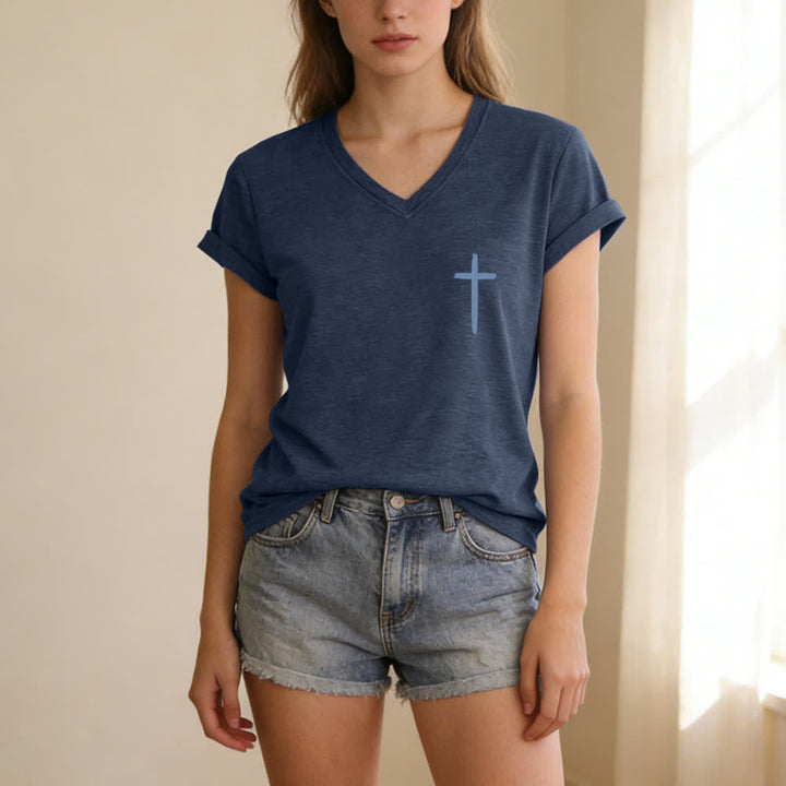 Christianartworkshop Camiseta informal con cuello en V y estampado de doble cara con la cruz "Con Dios todo es posible" (Mateo 19:26). - image 4