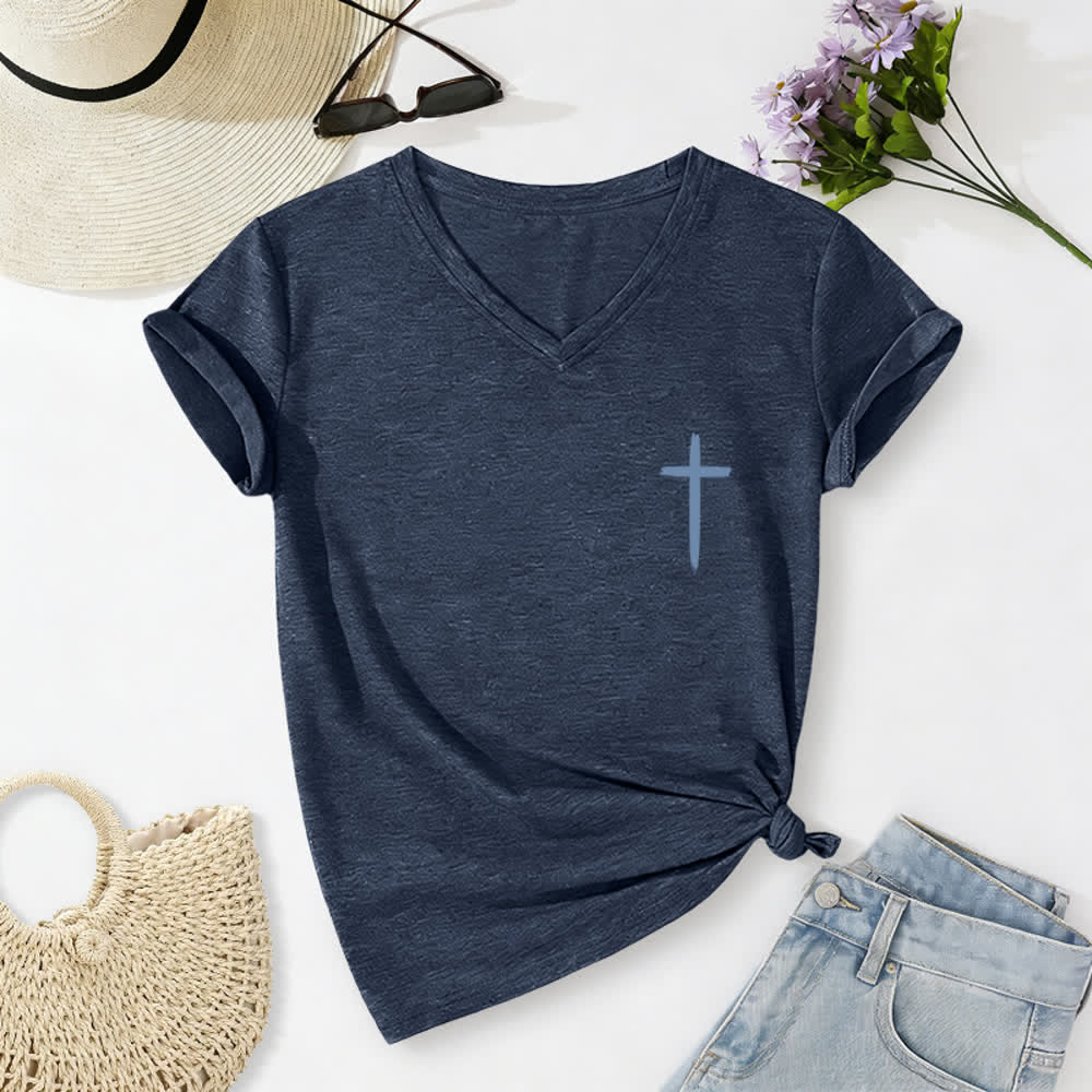 Christianartworkshop Camiseta informal con cuello en V y estampado de doble cara con la cruz "Con Dios todo es posible" (Mateo 19:26). - image 2