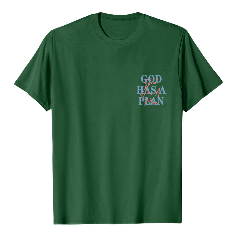 Christianartworkshop Camiseta clásica con estampado de letras a doble cara "Dios tiene un plan" - image 17
