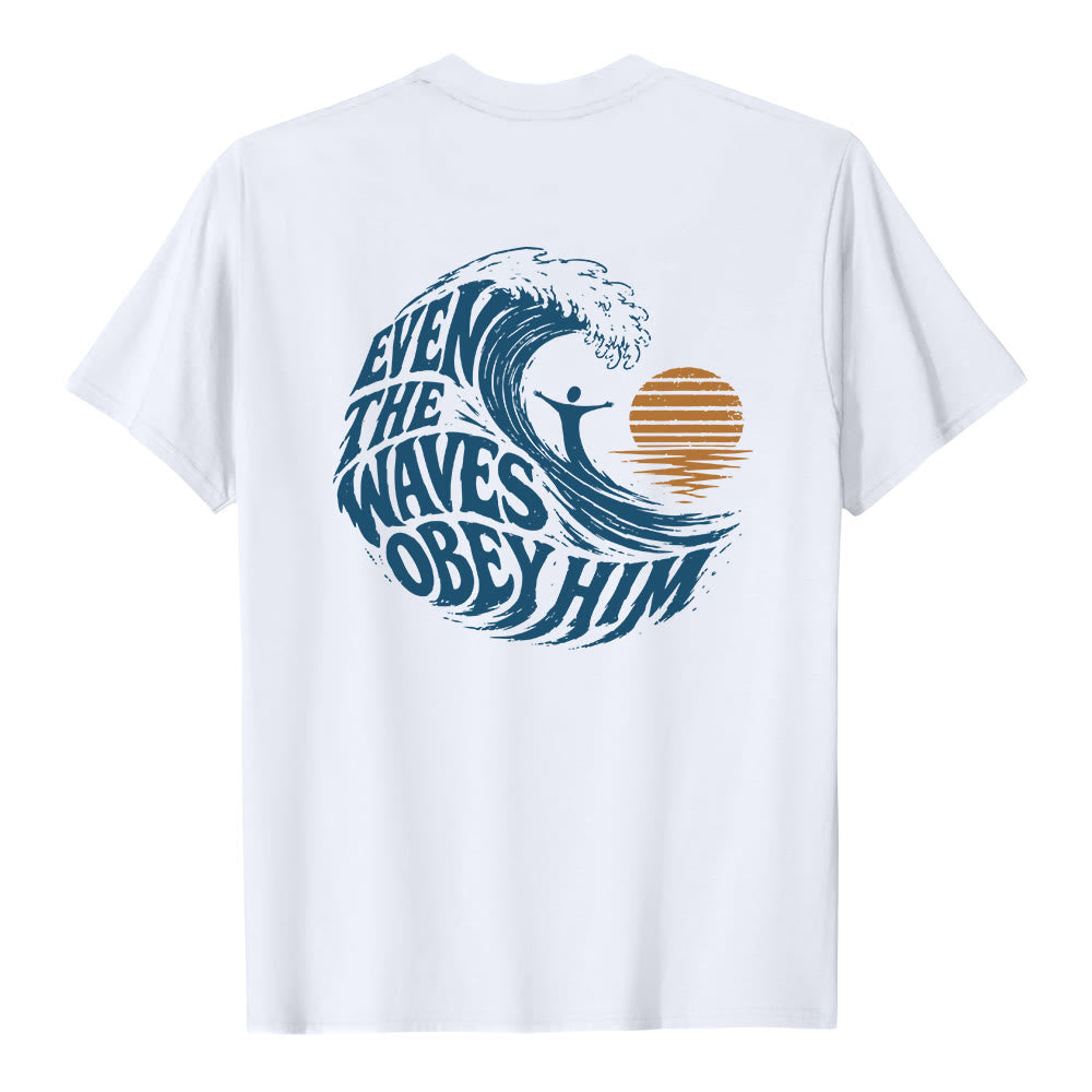 Christianartworkshop Incluso las olas le obedecen. Camiseta clásica con estampado de olas a doble cara. - image 10