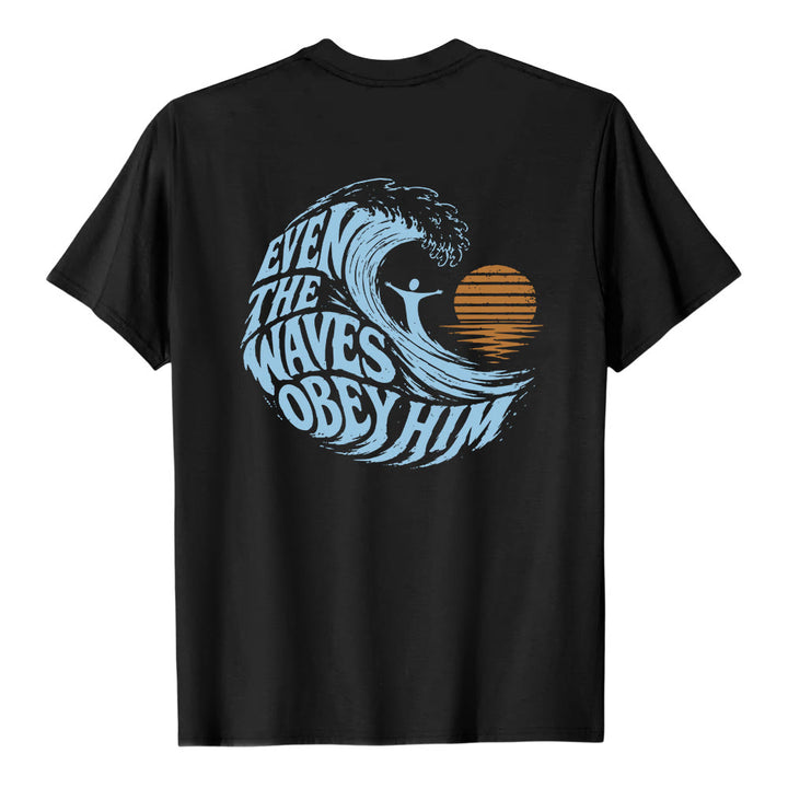 Christianartworkshop Incluso las olas le obedecen. Camiseta clásica con estampado de olas a doble cara. - image 19