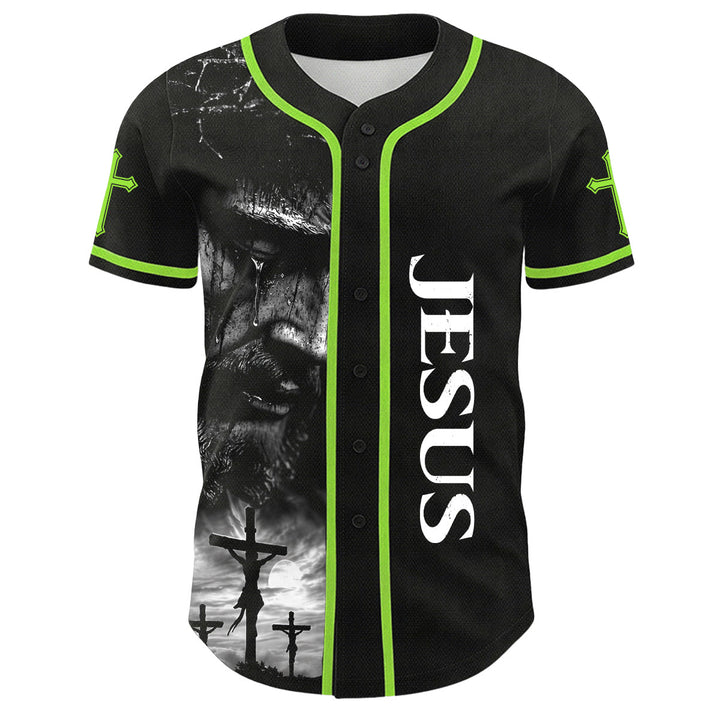 Camiseta de béisbol unisex con diseño de la crucifixión de Jesús y manga personalizada con nombre y número en Christianartworkshop. - image 7