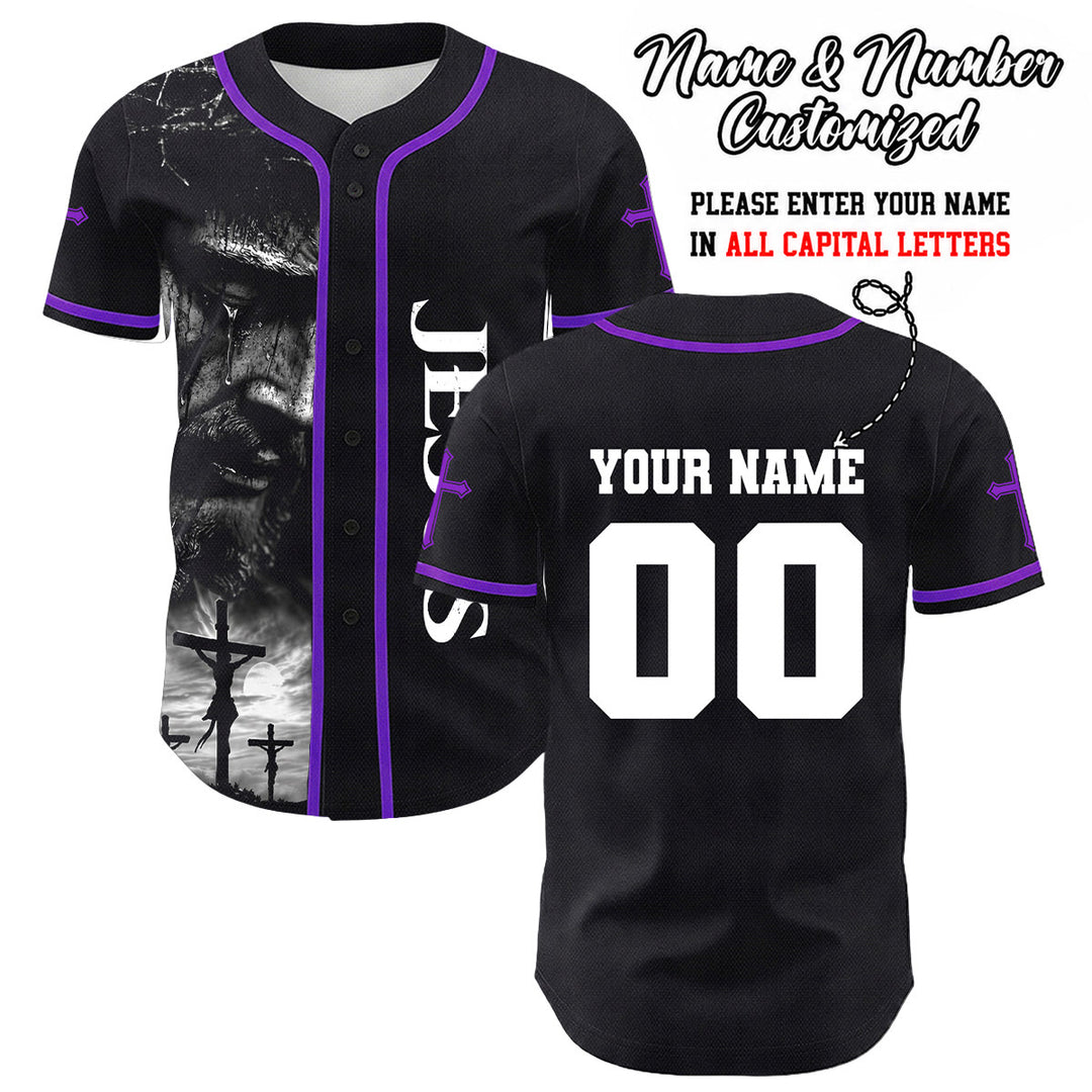 Camiseta de béisbol unisex con diseño de la crucifixión de Jesús y manga personalizada con nombre y número en Christianartworkshop. - Púrpura - 5XL - image 28