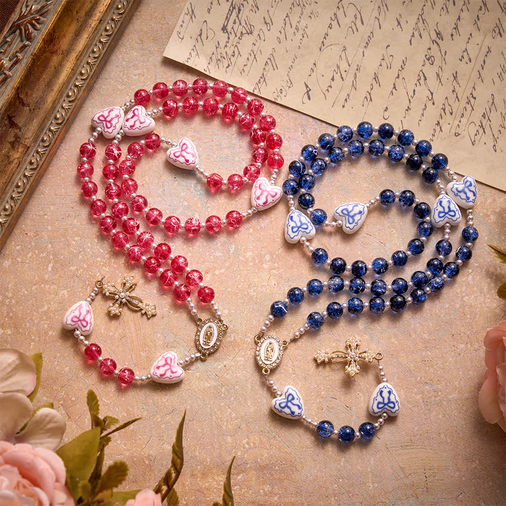 Christianartworkshop Rosario de cristal azul craquelado con cuentas de cerámica en forma de corazón y medalla de la Virgen María. - image 1