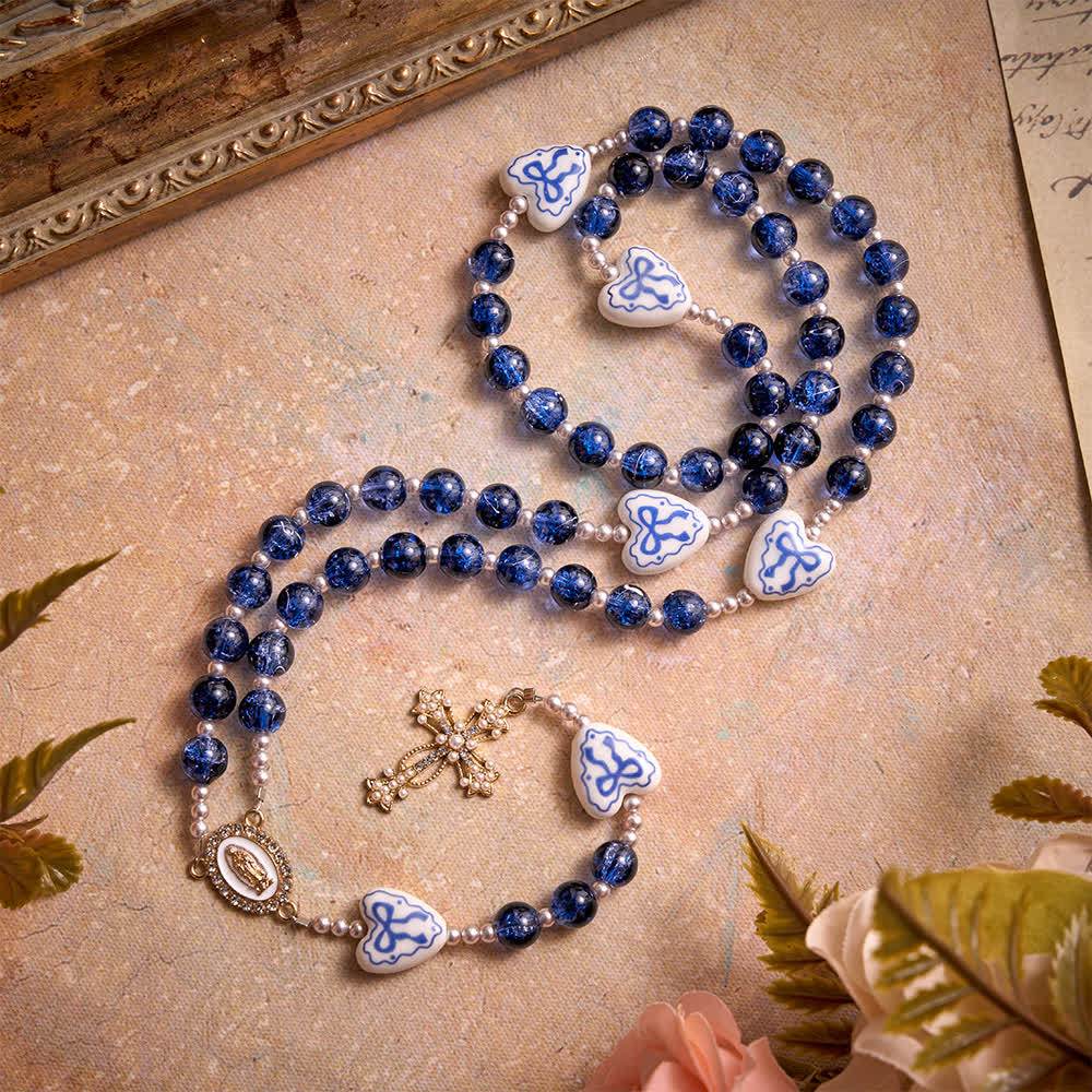 Christianartworkshop Rosario de cristal azul craquelado con cuentas de cerámica en forma de corazón y medalla de la Virgen María. - Azul - image 0
