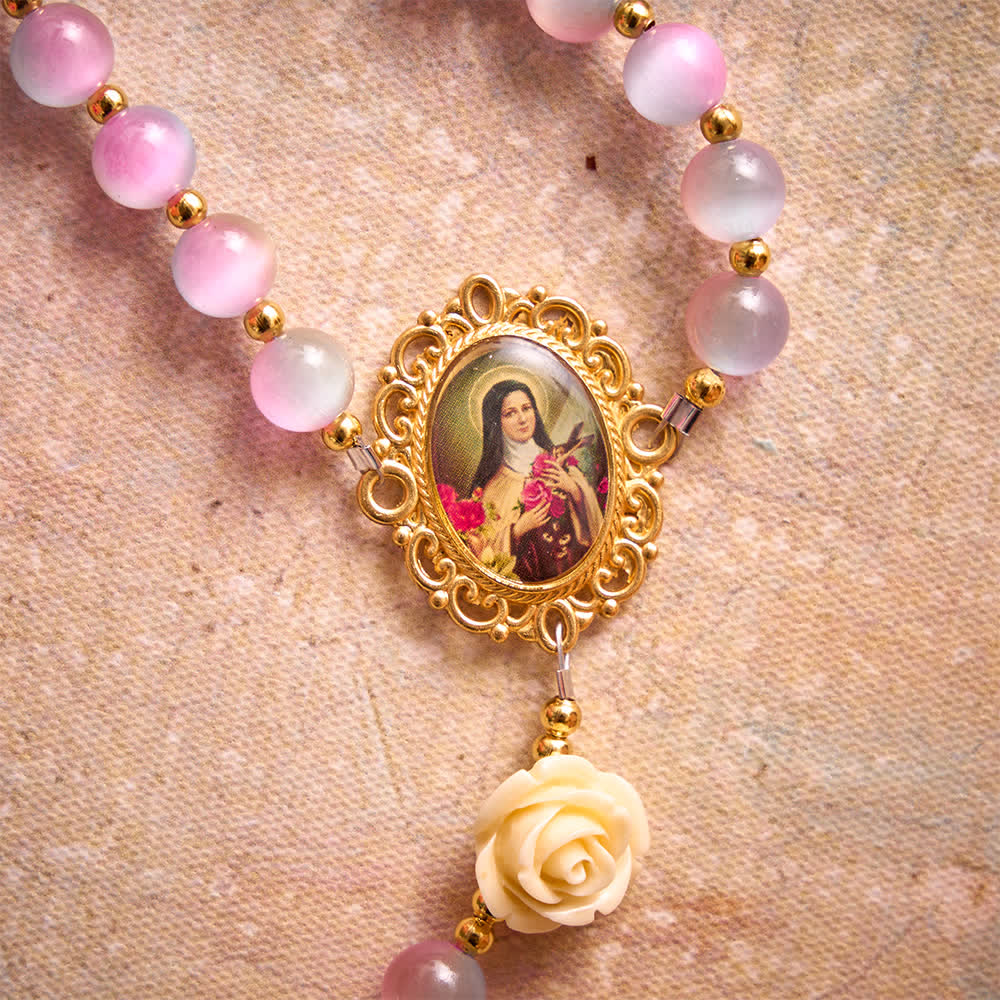 Christianartworkshop Rosario de rosas de vidrieras con degradado onírico y medallón de Santa Teresa - image 6