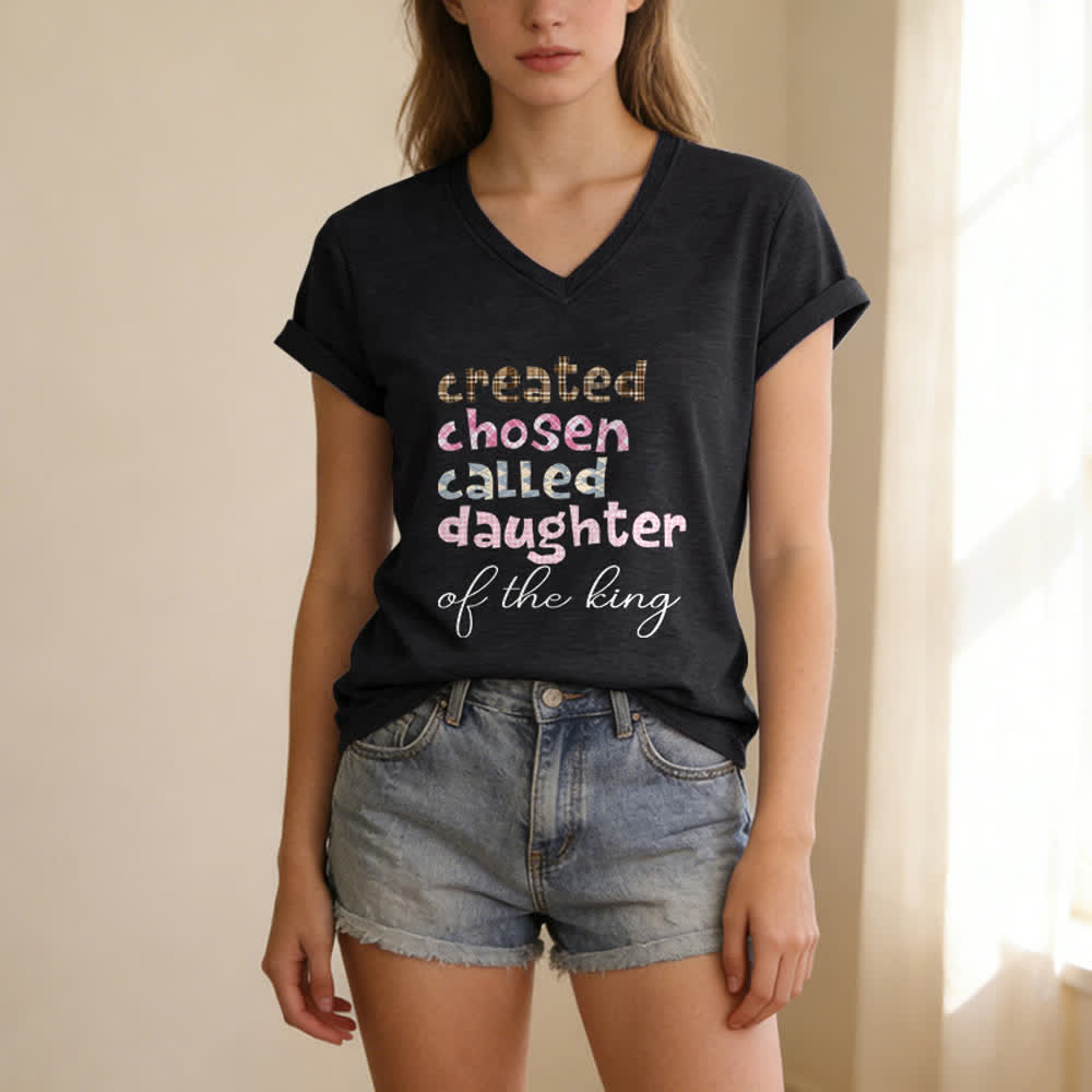 Christianartworkshop Camiseta de mujer con cuello en V Chosen Daughter Graphic Heather Charcoal - image 13