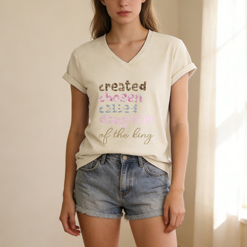 Christianartworkshop Camiseta de mujer con cuello en V Chosen Daughter Graphic Heather Charcoal - image 15