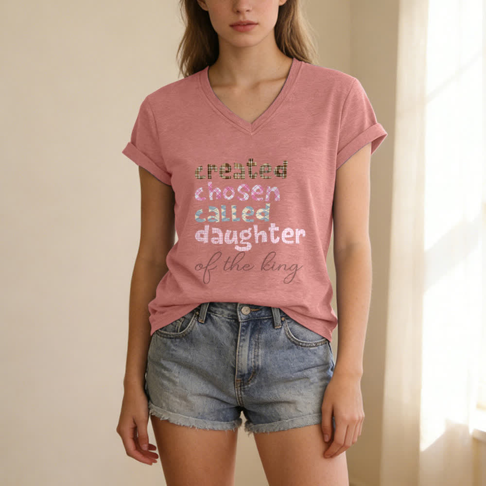 Christianartworkshop Camiseta de mujer con cuello en V Chosen Daughter Graphic Heather Charcoal - image 25