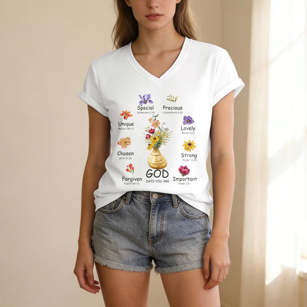 Christianartworkshop Camiseta de mujer holgada con cuello en V y estampado floral "Dios dice que eres..." - image 3