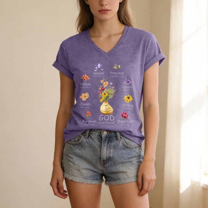 Christianartworkshop Camiseta de mujer holgada con cuello en V y estampado floral "Dios dice que eres..." - image 13